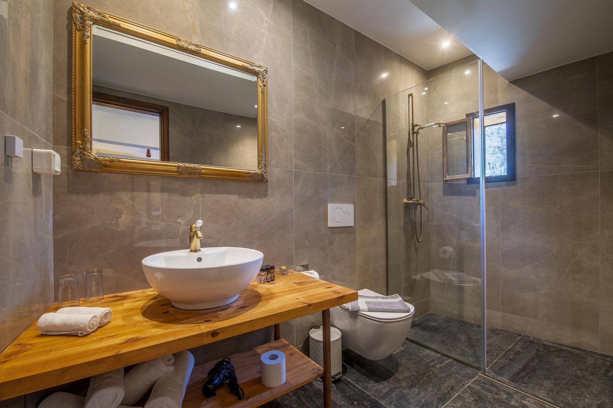 S.nikolis' Historic Boutique Hotel